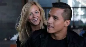 Нимфоманка сваля формата на Алексис Санчес