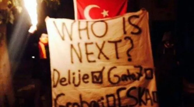 Турци заплашват "червени" фенове със смърт