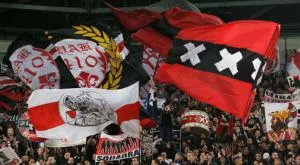 Арестуваха почти 100 фенове на Аякс в Париж