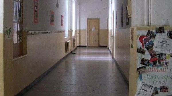 Само една пълна седмица ще се учи през май