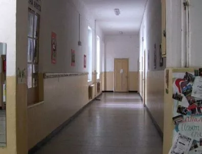 Остават затворени училищата в Белоградчик и Кула