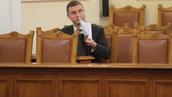 Горанов даде 2.2 млн. лева за фалиралия Перник