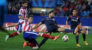 Атлетико отмъсти на Олимпиакос и продължава напред