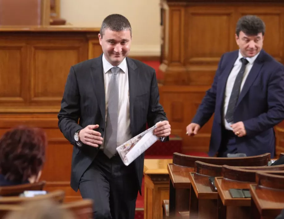 Горанов ще трябва да обясни пред парламента как е контролирал събирането на данъци от хазарта 