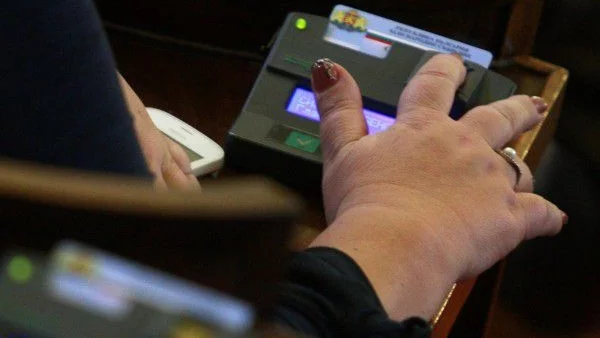 Проблеми с пултовете решили гласуването за референдума?