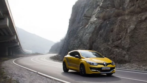 Renault Megane R.S. 275 Trophy: Мега Megane (тест-драйв)