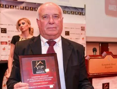 Връчиха почетна награда на кмета на Земен за  Земенския манастир 