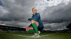 Хамес и Ван Перси спорят с дама за гол на годината (ВИДЕО)