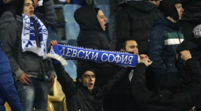 38 са задържаните фенове около Левски - ЦСКА