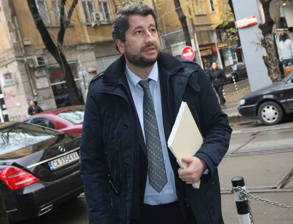 Христо Иванов: Съдът вместо да говори за дипломатическо приличие, да се задейства