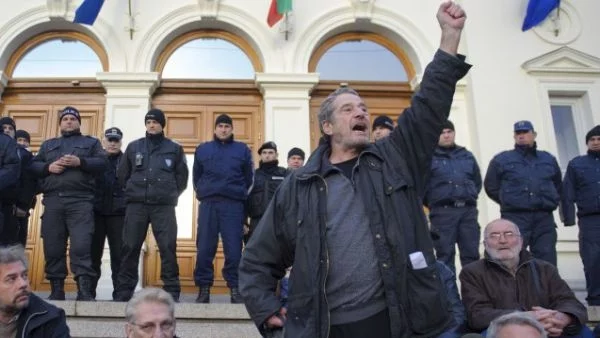 Протест и контрапротест заради Слави Бинев