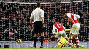 Алексис Санчес спаси главата на Венгер