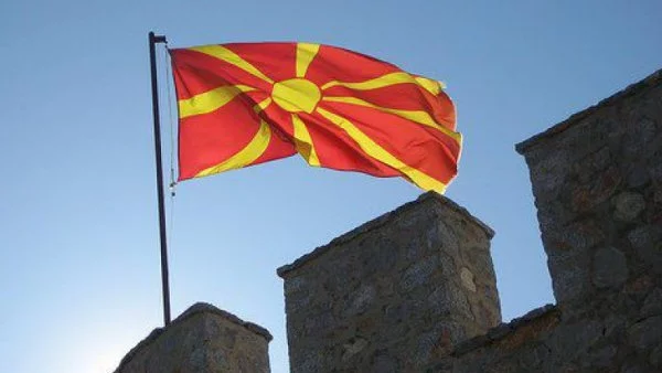 Македонски лингвисти: България живее в заблуда и като малък и комплексиран народ си присвоява писмеността