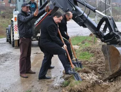 Кметът на Несебър и кметът на Обзор направиха първа копка по изграждането на екопътека