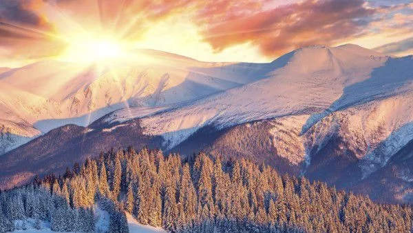 Слънчева и топла неделя, температурите се повишават