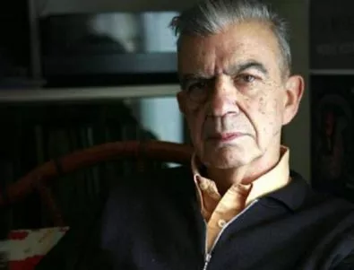 Известният писател Менис Кумандареас е бил удушен 