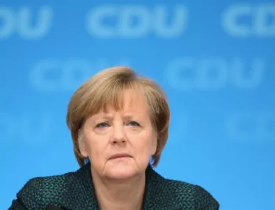 Партията на Меркел бележи най-ниския си рейтинг от 6 години