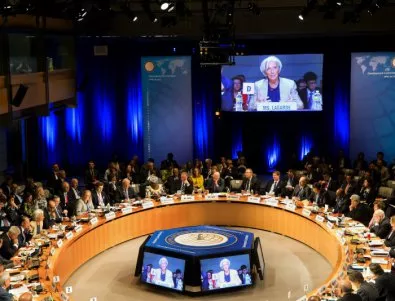 МВФ: Гърция се нуждае от дълъг период без плащания по дълга