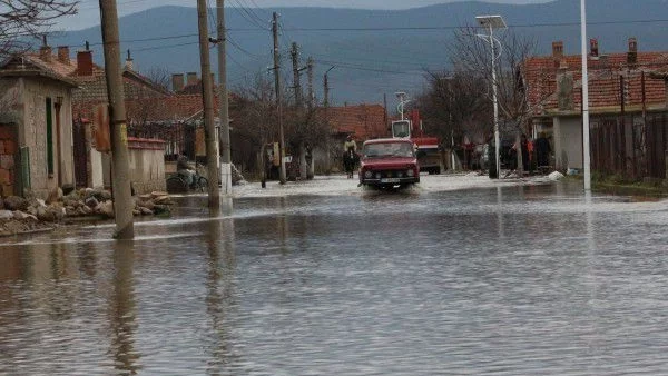 Раднево вече не е в бедствено положение, при Нова махала правят диги