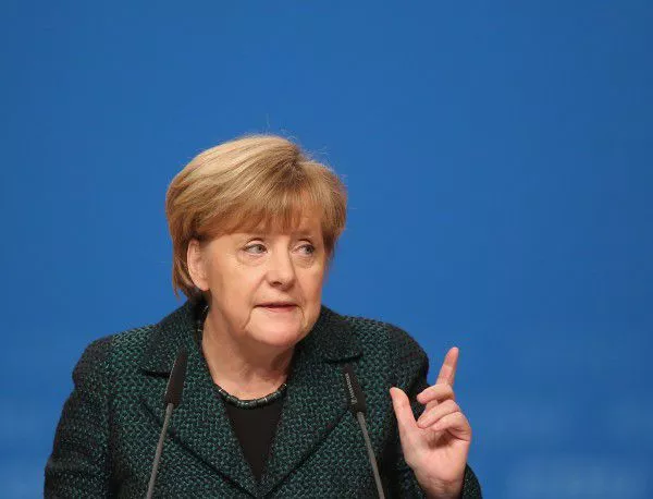 Меркел: Проблемът с имигрантите трябва да се реши на среща ЕС-Африкански съюз