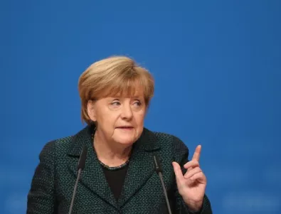 Меркел: ЕС трябва да подаде ръка на Гърция, за да се справи с бежанската криза