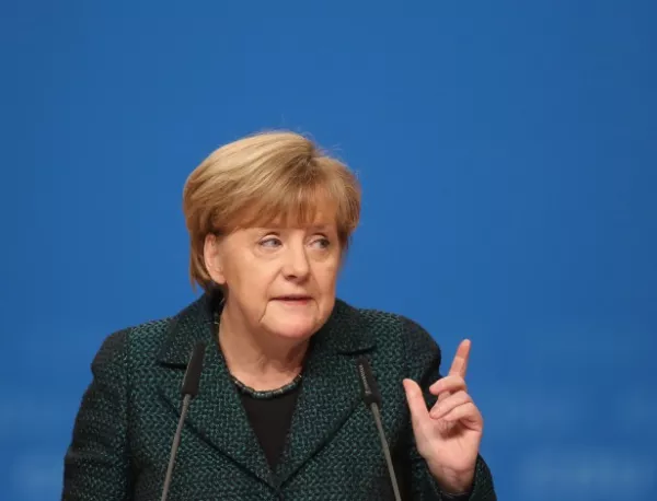 Меркел: ЕС трябва да подаде ръка на Гърция, за да се справи с бежанската криза