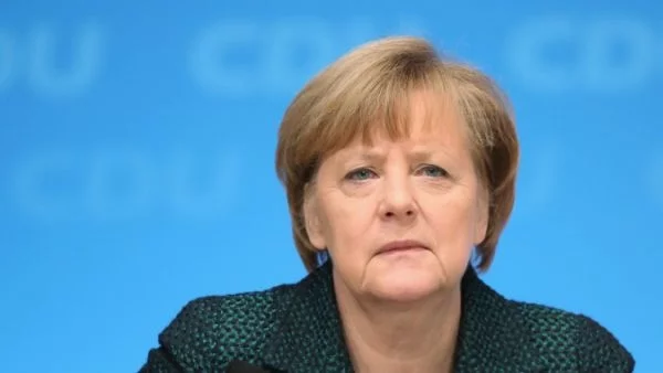 Меркел: Излизането на Атина от еврозоната би означавало хаос
