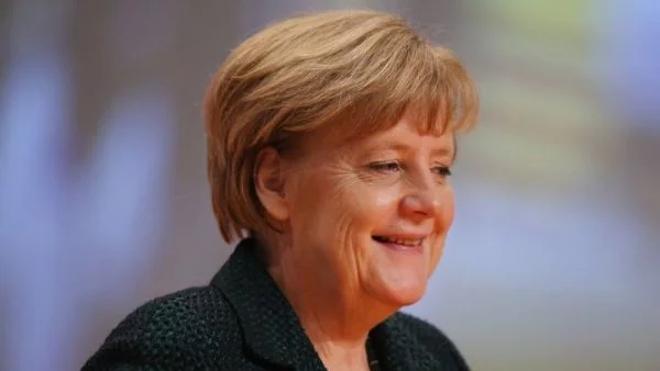 Меркел иска Гърция в еврозоната