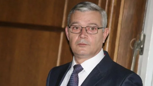 Парламентът официално махна Цветан Гунев от БНБ