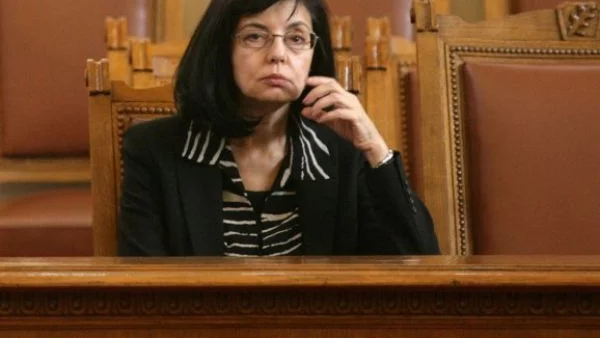 Кунева: Не, не намирисва на война 