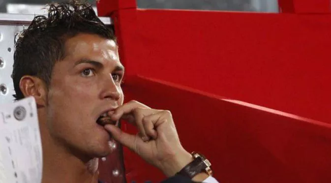Кристиано даде напитката си на журналист, за да млъкне (ВИДЕО)