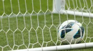 Абсурд в Сърбия! Заплашиха с пистолет играч, пропуснал дузпа