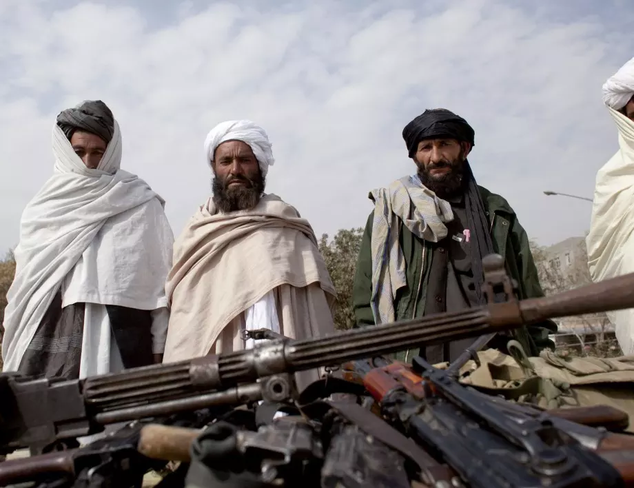 Американското разузнаване: Талибаните засилват настъплението си в Афганистан 
