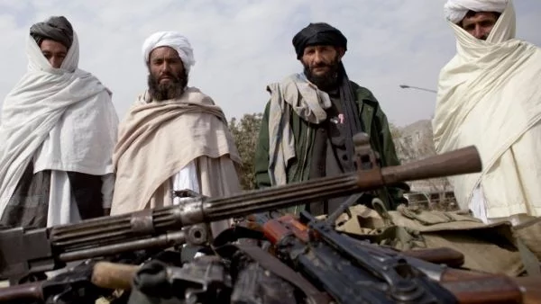 Ужас в Пакистан, талибани нападнаха училище и убиха над 120 души*   