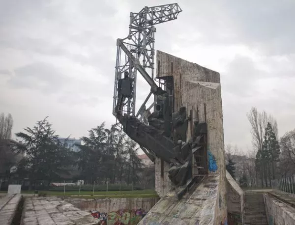 Реформаторите искат референдум за комунистическите паметници