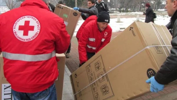 130 семейства от областите Бургас и Монтана, пострадали от наводненията, получиха помощи