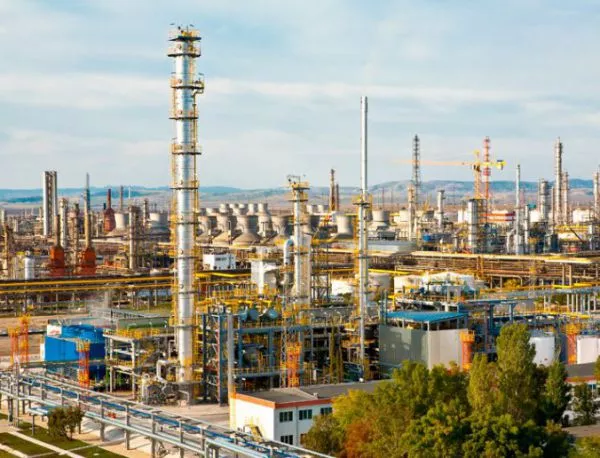 "Лукойл Нефтохим" с глоба за замърсяване на въздуха в Бургас