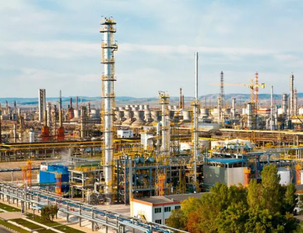 Доказателство за монопол: "Лукойл" държи 9 от 10 от складовете за горива