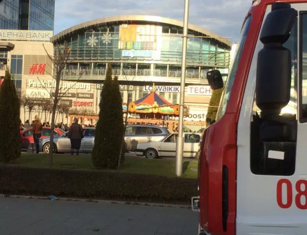 Мъже с автомати нападнали инкасо в мола на "Цариградско шосе"