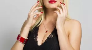 СНИМКА (18+): Погнаха Байерн за сексисъм заради реклама, която разкрива твърде много