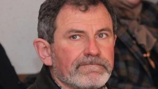 Това e началото на края на 10-годишното управление на една шайка