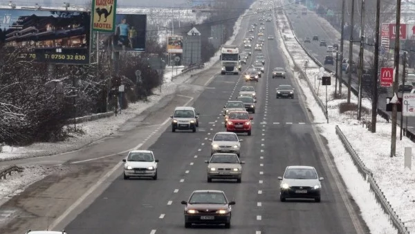 Започнаха спешни проверки за вредни емисии на колите в София