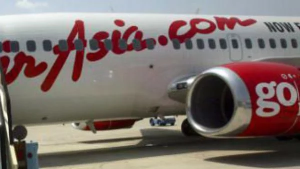 Жертва със спасителна жилетка откриха след катастрофата на самолета на Air Asia