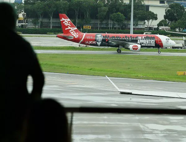 Откриха останки и тяло от изчезналия самолет на AirAsia
