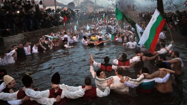150 хиляди българи празнуват имен ден на Йордановден