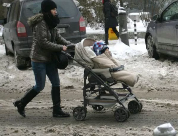 "Път за бебешки колички" обединява родители за промяна на градската пешеходна и пътна инфраструктура