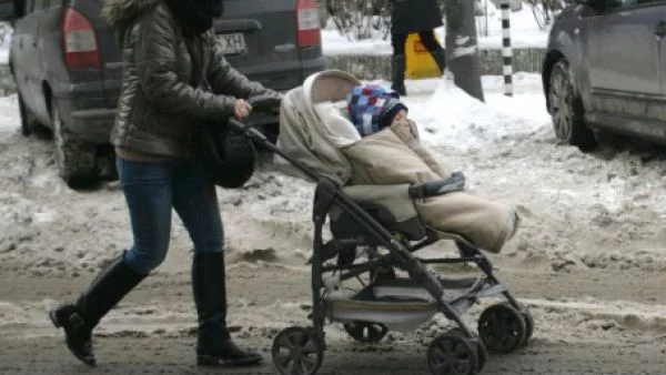 "Път за бебешки колички" обединява родители за промяна на градската пешеходна и пътна инфраструктура