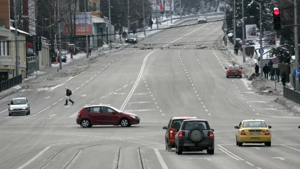 Улица в Япония потъна в земята