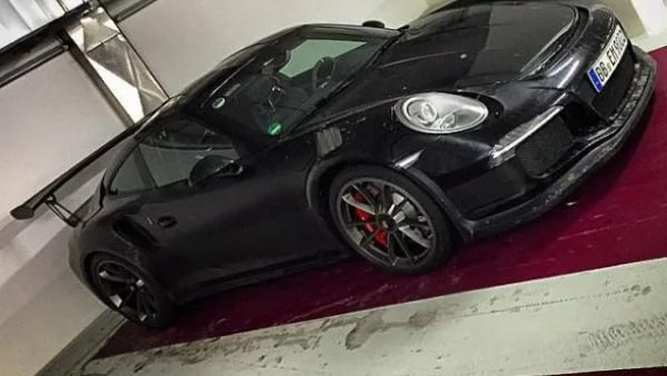 Заснеха Porsche 911 GT3 RS без камуфлаж