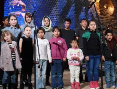Детски хор от бежанци благодари на България с 